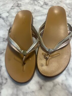 Vionic Metallic Gold-Tan Leather Flip Flop Sandals - Women